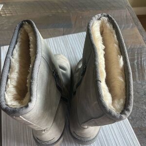 UGG Cozy Gray Shearling-Lined Boots. Like NEW